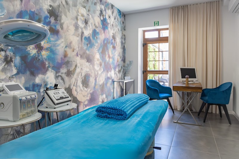 Clinic of Cosmetic Essence of Beauty